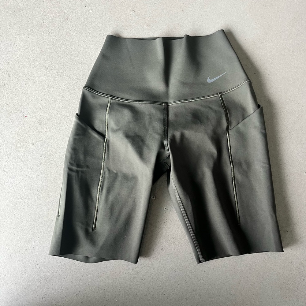 Brand new never worn army green Nike Nike shorts